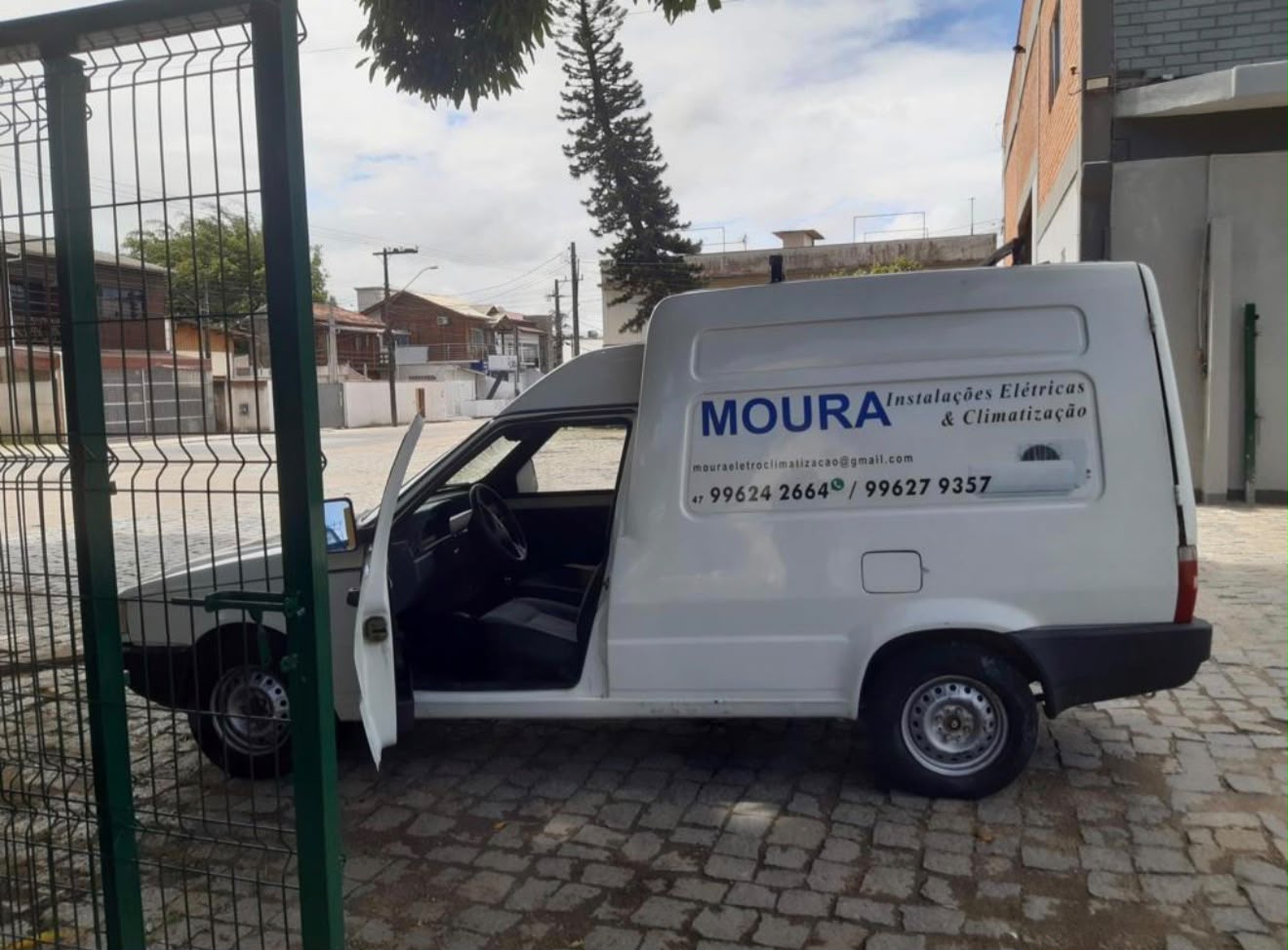 Veículo da Moura Instalações Elétricas e Climatização